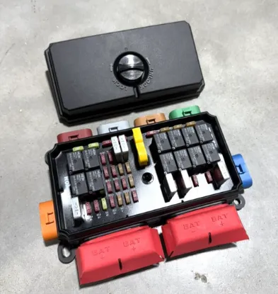 Picture of FUSE BOX,VEC 65